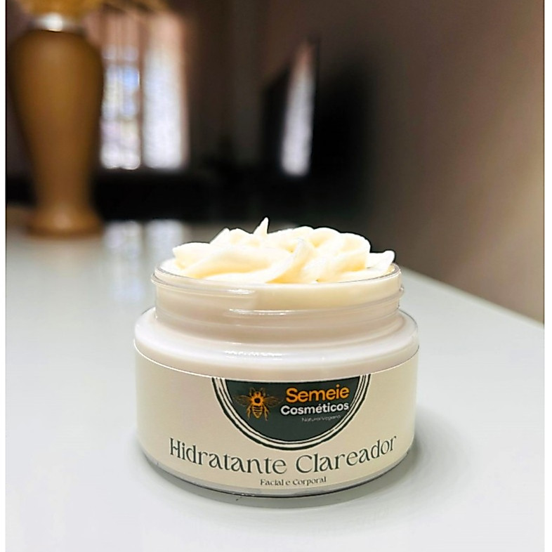 Hidratante Clareador Remove Melasmas e Manchas Escuras - Natural e Vegano - Deixa a Pele Com Toque Seco
