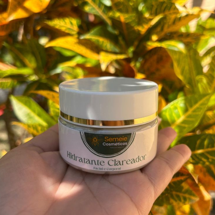Hidratante Clareador Natural e Vegano - Melasmas, manchas escuras