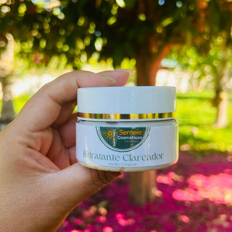 Hidratante Clareador Remove Melasmas e Manchas Escuras - Natural e Vegano - Deixa a Pele Com Toque Seco